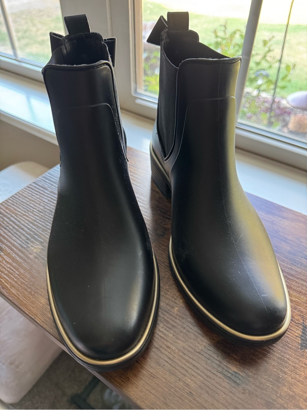 Kate Spade Black Chelsea Bow Ankle Rain Boots Gold Trim Size 8